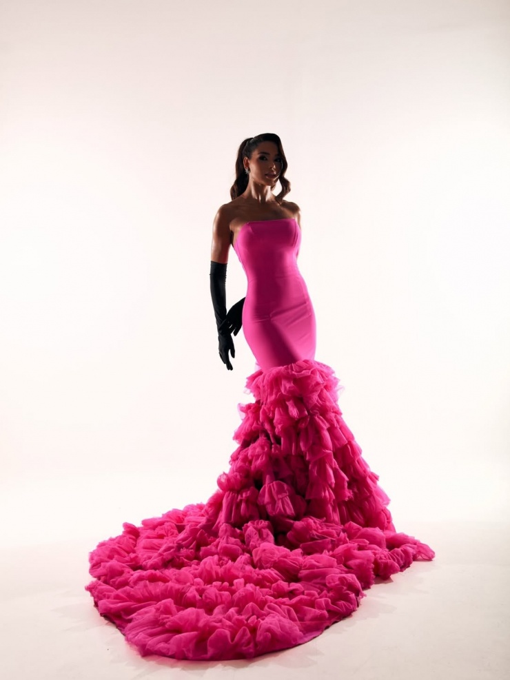 Mỹ nhân cao 1,73 m, hiện hoạt động trong lĩnh vực kinh doanh, người mẫu và sáng tạo nội dung.