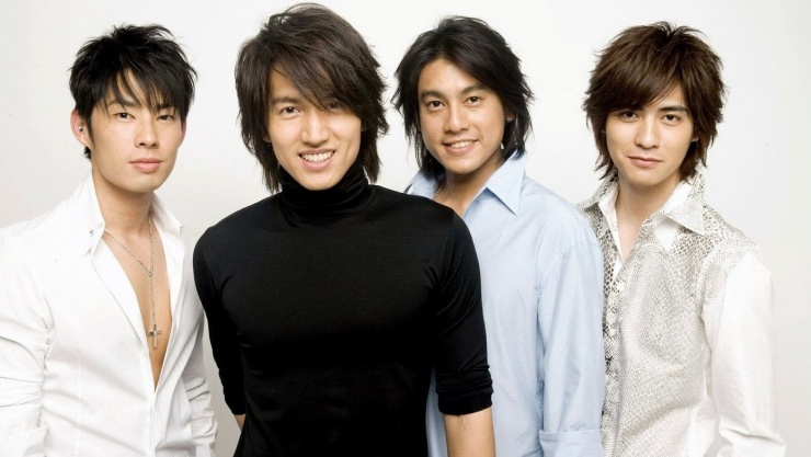 Nhóm F4 nổi tiếng từ phim Vườn sao băng, các thành viên lần lượt là Ngô Kiến Hào, Ngôn Thừa Húc, Chu Hiếu Thiên, Châu Du Dân (từ trái sang).