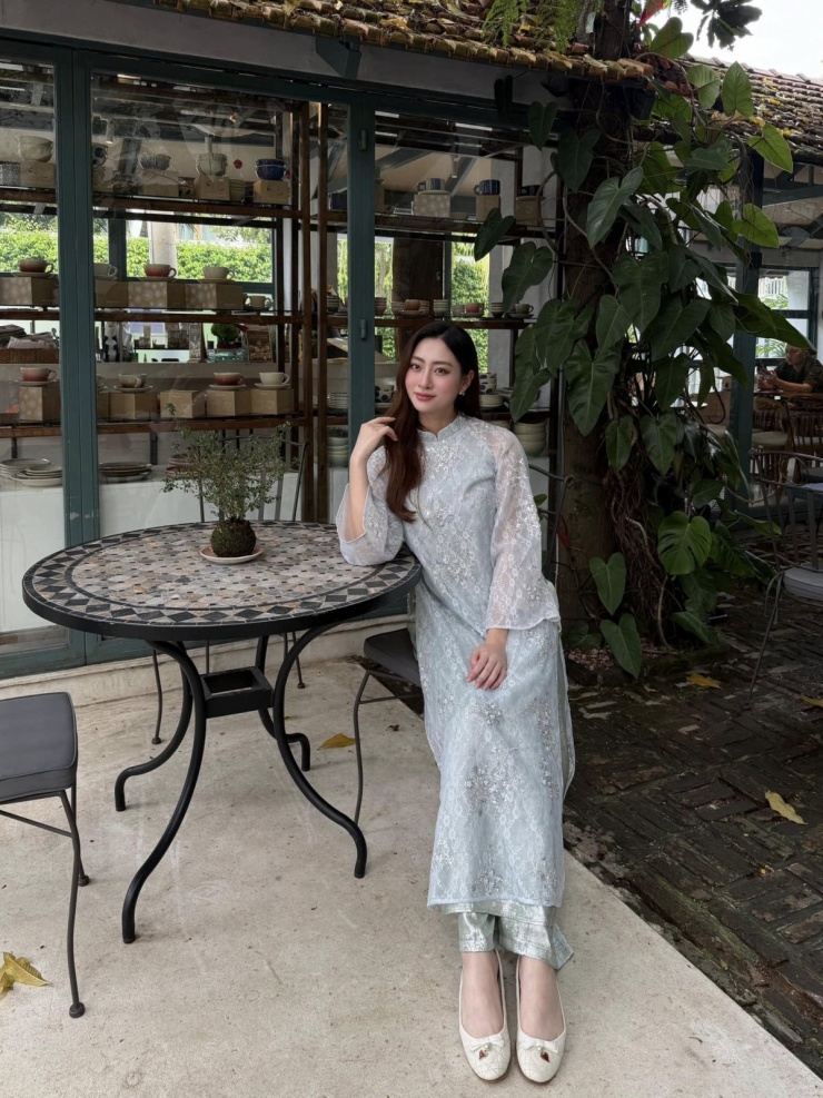 Thanh Thủy, Lương Thùy Linh diện áo dài đón năm 2026 - 2