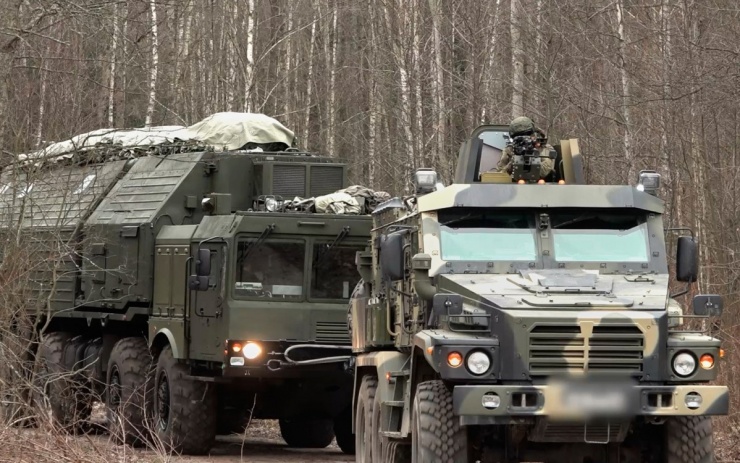 Đoàn xe quân sự chở tên lửa đạn đạo Oreshnik. Ảnh: Bộ Quốc phòng Nga.