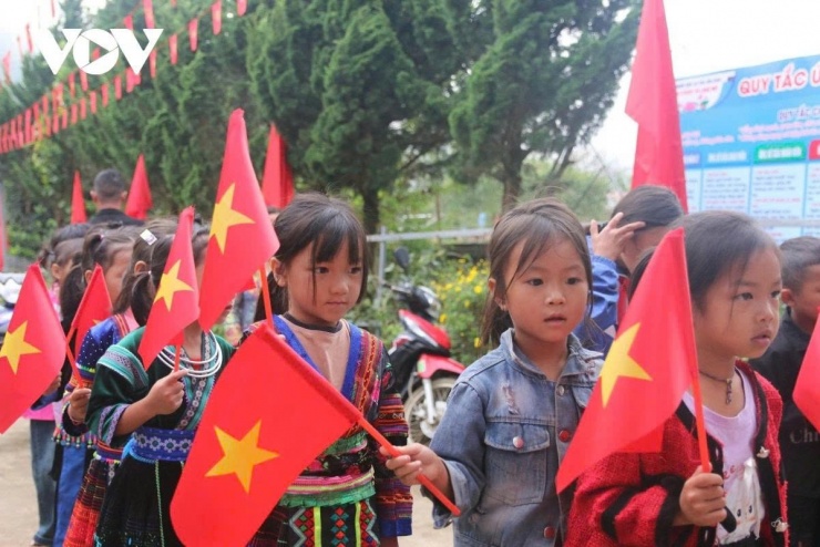 Miễn học phí và hỗ trợ bữa ăn trưa sẽ giúp phụ huynh giảm gánh nặng chi phí, duy trì việc học ổn định và hạn chế nguy cơ bỏ học