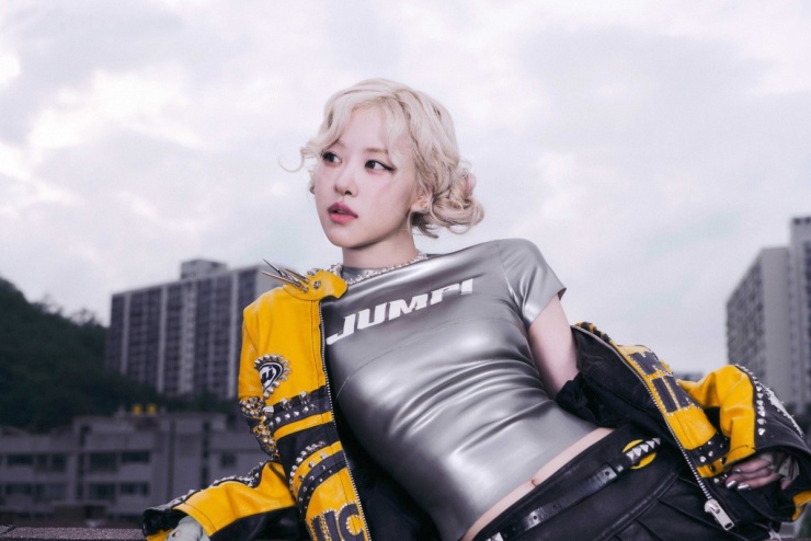 Rose trong MV Jump của nhóm Blackpink.