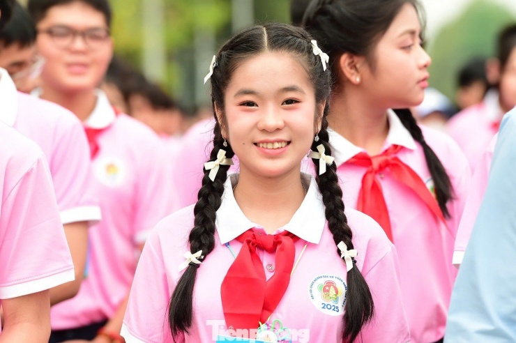 Em Nguyễn Hoàng Tuyết Trân.