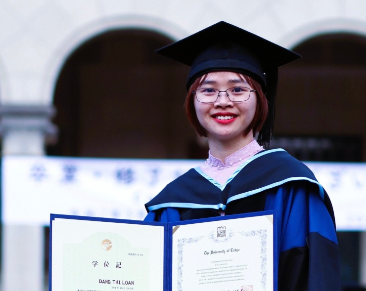 Chị Đặng Thị Loan trong ngày tốt nghiệp tiến sĩ tại Đại học Tokyo, Nhật Bản.
