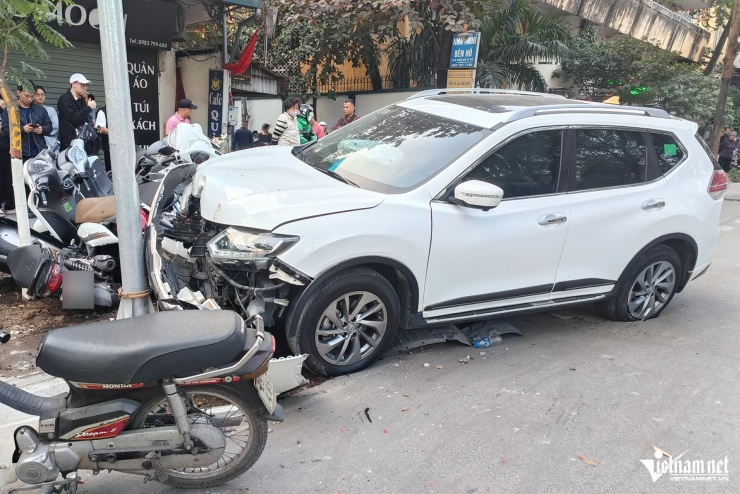 Hiện trường vụ tai nạn giao thông trên phố Võ Thị Sáu. Ảnh: Đình Hiếu