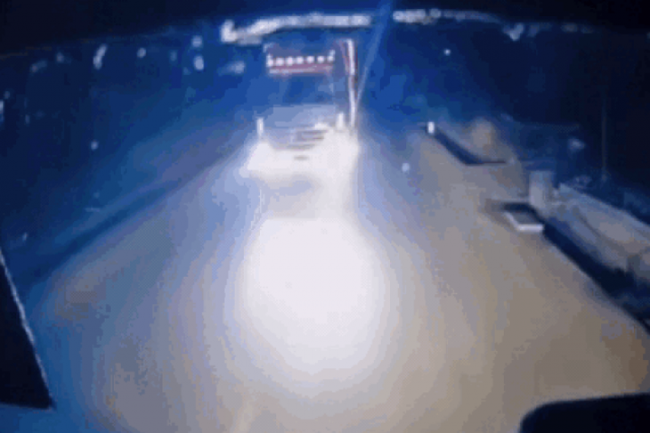 Nữ TikToker lái xe tải bị phạt tiền vì dừng giữa đường để cãi nhau với xe ngược chiều