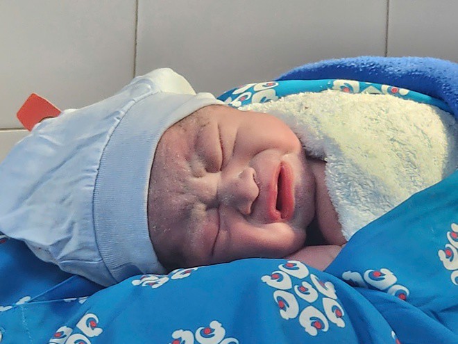 Trong khoảnh khắc chuyển giao giữa năm cũ và năm mới dự kiến có 7 ca sinh trong đó 4 ca sinh thường, 3 ca sinh mổ.&nbsp;