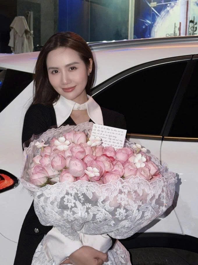 Sao Việt 1/1: Diva Hồng Nhung rạng ngời đón năm mới 2026 - 2