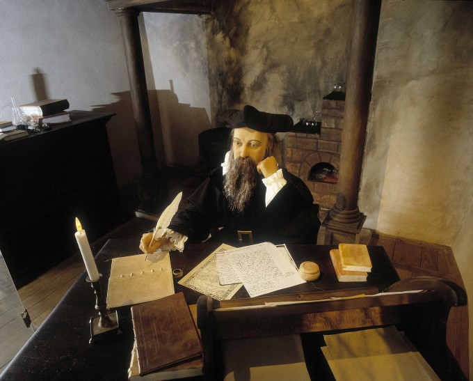 Tranh vẽ Nostradamus làm việc tại nhà năm 1555. Ảnh: AFP