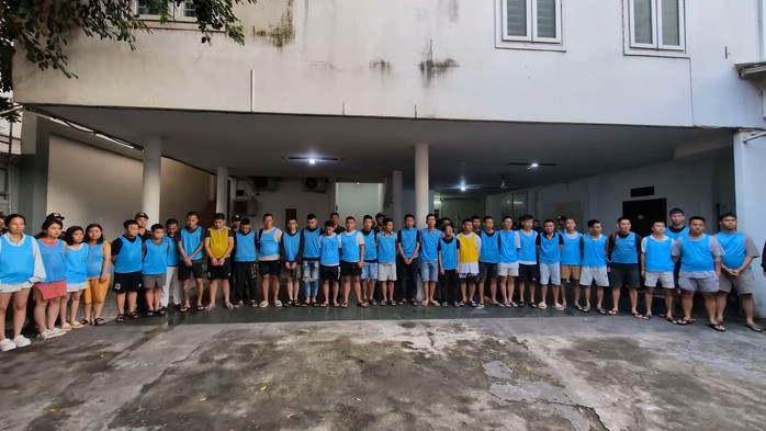 Tổ chức cho 900 người xuất cảnh