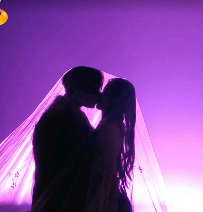 Hoàng Tử Thao và Từ Nghệ Dương trên sân khấu giao thừa của Đài Hồ Nam