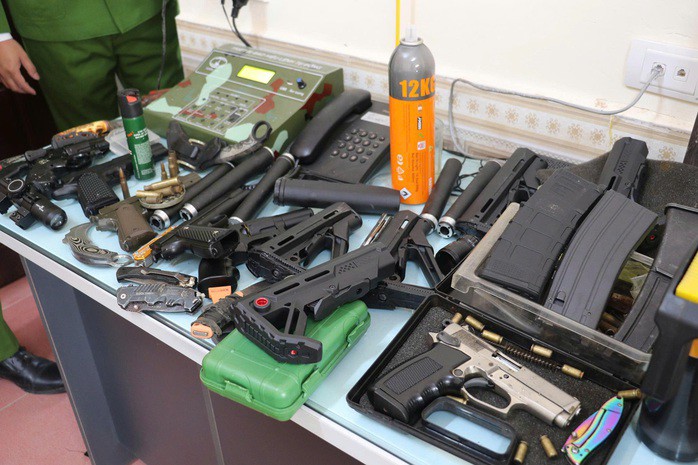 Các loại vũ khí quân dụng thu được khi bắt giữ các đối tượng