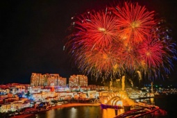 Thị trấn Hoàng Hôn rực sáng Countdown 2026 với ba màn pháo hoa, hút vạn du khách