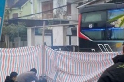 Vừa xuống xe về nhà nghỉ Tết, nam thanh niên bị xe khách tông tử vong