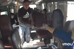 Triệu tập nhóm người mang tuýp sắt lên dọa tài xế, nhân viên xe buýt