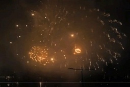 VIDEO: Những lời chúc ấm áp dưới bầu trời pháo hoa giao thừa 2026 tại TPHCM