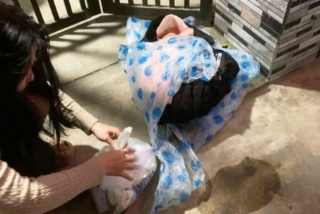 Bỏ rơi con mới sinh cùng lời nhắn "xin chính quyền đừng tìm tôi"