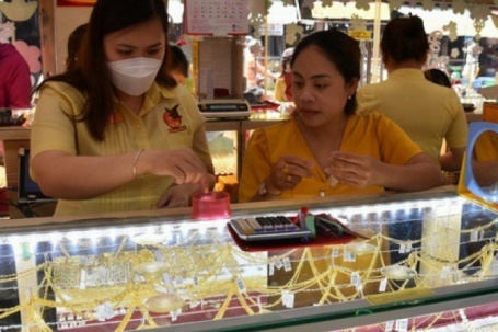 Giá vàng hôm nay 1-1: Giá vàng thế giới rơi xuống mức thấp nhất trong 3 tuần qua