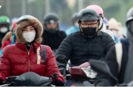 Gió mùa Đông Bắc tràn về, Hà Nội mưa rét, nhiệt độ chỉ 12 độ C từ tối 1/1