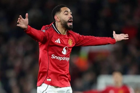 Cunha quen thói lèm bèm, bất mãn ra mặt với fan MU