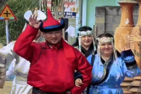Cô gái Khánh Hòa lấy chồng Mông Cổ, nhà trai đem 6 tráp ‘lạ lùng’ đến hỏi cưới