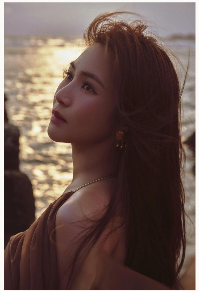 Sao Việt 1/1: Diva Hồng Nhung rạng ngời đón năm mới 2026 - 7