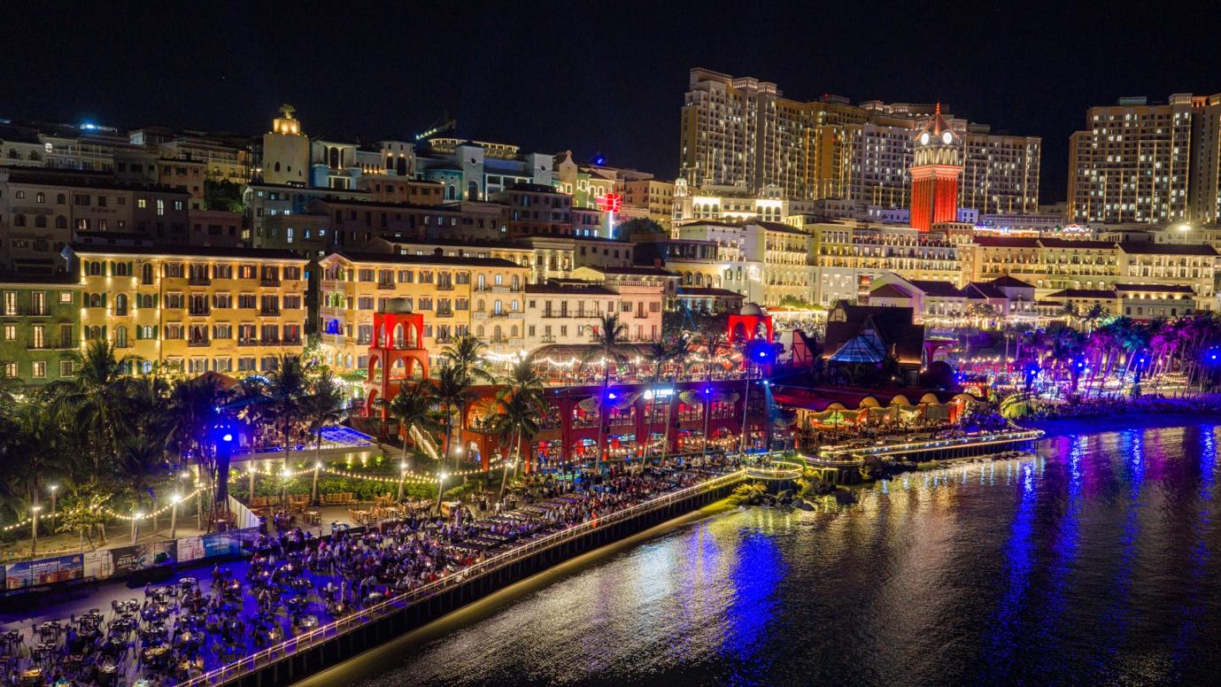 Thị trấn Hoàng Hôn rực sáng Countdown 2026 với ba màn pháo hoa, hút vạn du khách - 3