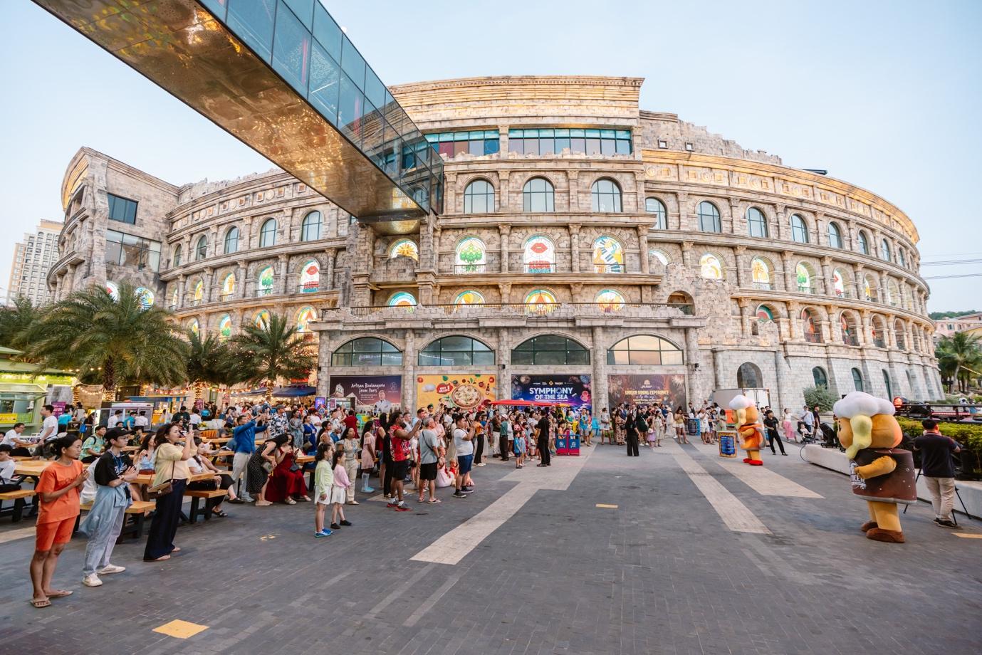 Thị trấn Hoàng Hôn rực sáng Countdown 2026 với ba màn pháo hoa, hút vạn du khách - 1