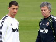 Tin mới nhất bóng đá sáng 1/1: Ronaldo từng khóc vì Mourinho, Pep nổi cáu với phóng viên