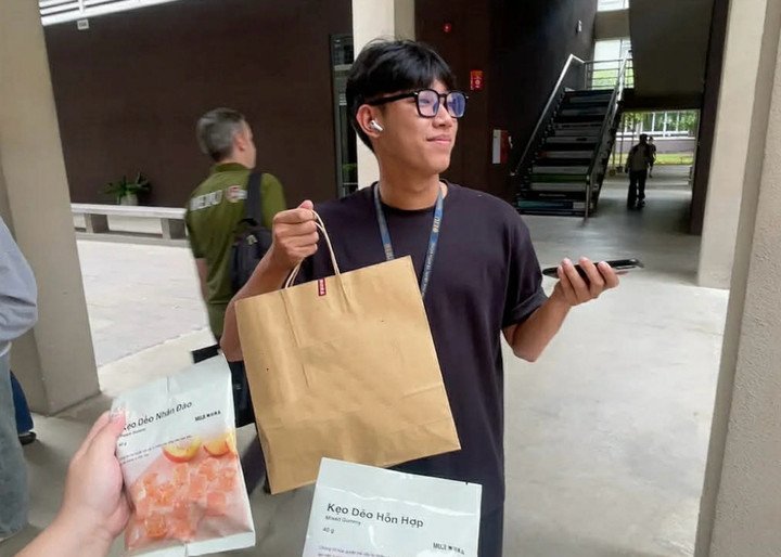 "Chàng trai kẹo ngọt" mà các sinh viên trường Đại học Quốc tế Miền Đông hay nhắc đến. (Ảnh: NVCC)
