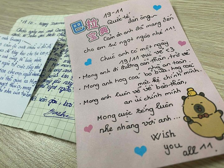 Những hình ảnh trong hành trình tặng kẹo của Quang. (Ảnh: NVCC)