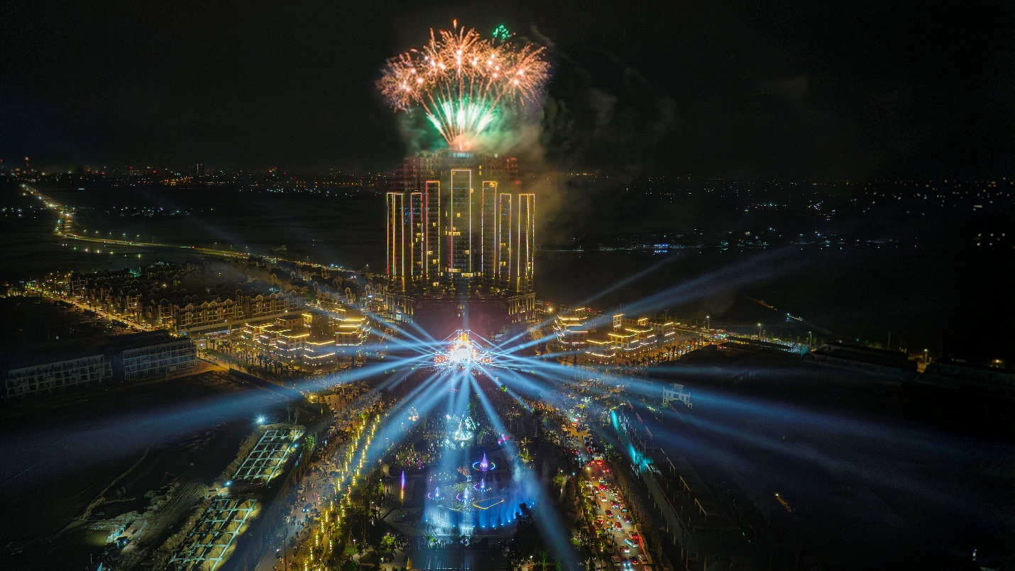 Bữa tiệc âm thanh, ánh sáng pháo hoa tại Eco Central Park Countdown