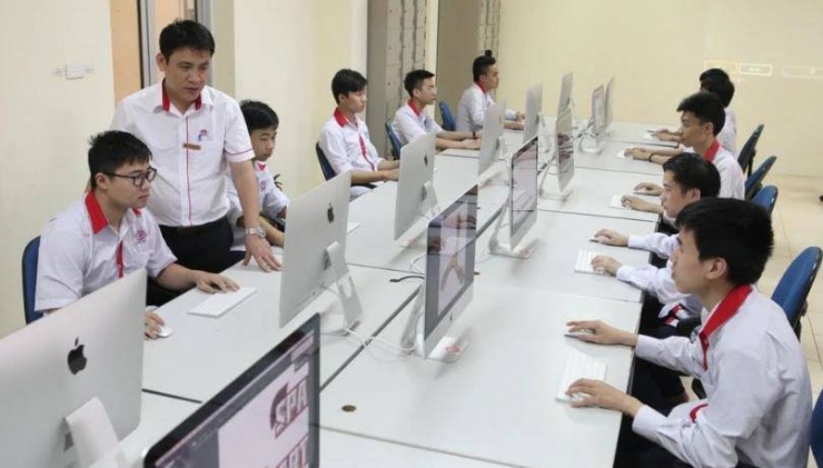 Công nghệ thông tin là ngành thu hút nhiều học viên tại các trường cao đẳng nghề hiện nay. Ảnh: Diệu Thúy
