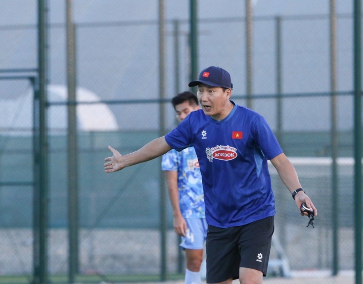 Không có thời gian để tận hưởng, các cầu thủ U23 Việt Nam đã ra sân tập ngay trong chiều 1/1, cũng là ngày đầu tiên của năm 2026.