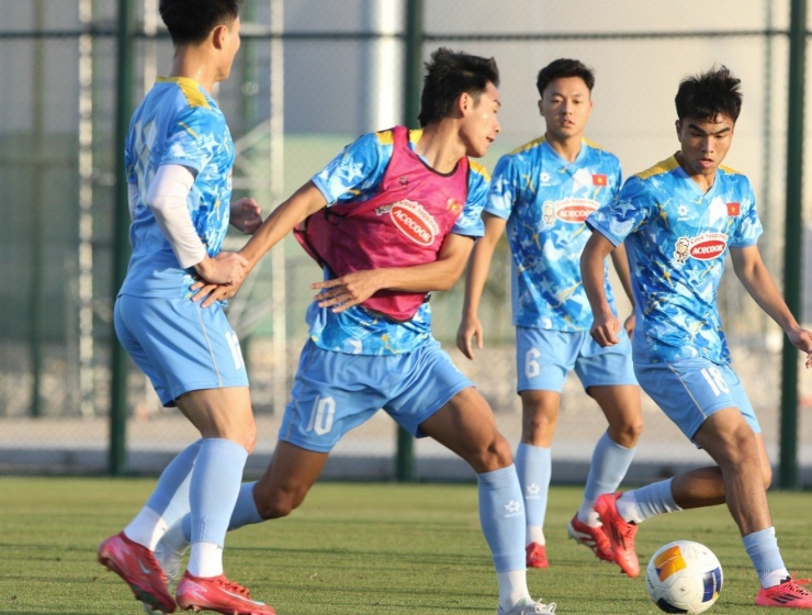 Hiện HLV Kim Sang-sik vẫn chưa đưa ra quyết định cuối cùng. Ông vẫn chờ đợi những chuyển biến tốt từ cầu thủ ghi bàn cuối cùng, mang về tấm huy chương Vàng SEA Games 33.