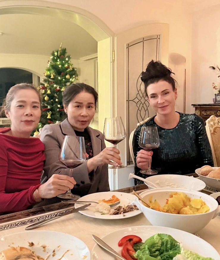 Mỹ Lệ quây quần đại gia đình trong biệt thự 1.400 m2 ở Đức - 3