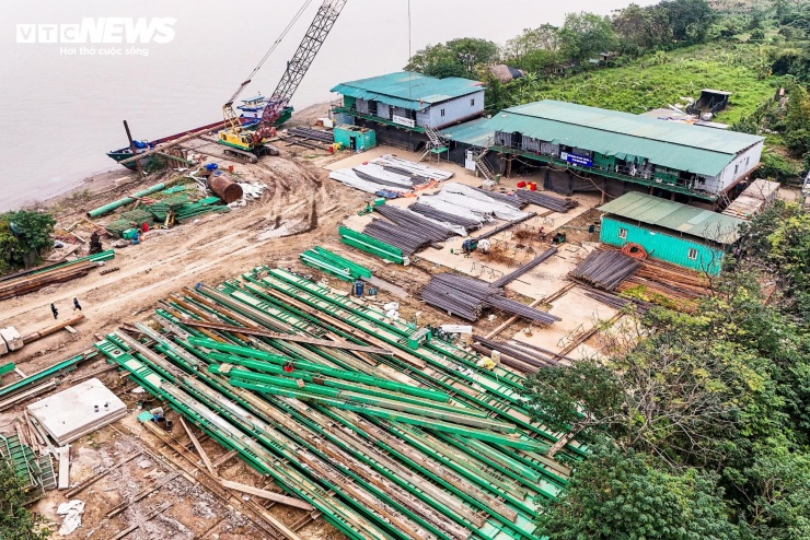 Cầu Tứ Liên và đường dẫn có tổng chiều dài khoảng 11,5 km. Trong đó cầu Tứ Liên có chiều dài 2,9 km, cầu chính dài 1 km, quy mô mặt cắt ngang bảo đảm 6 làn xe cơ giới, 2 làn hỗn hợp và 2 làn đi bộ...