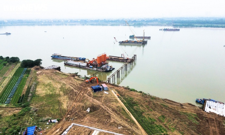 Cầu Ngọc Hồi được khởi công vào tháng 8/2025 với tổng mức đầu tư hơn 11.800 tỷ đồng. Đây là công trình trọng điểm kết nối Hà Nội với Hưng Yên.