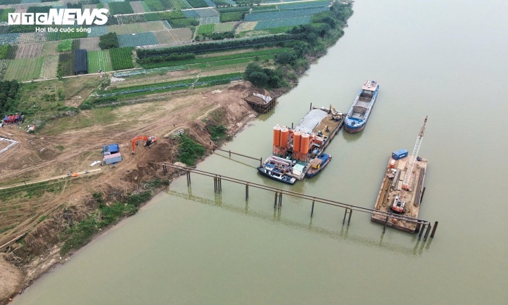 Toàn tuyến dài khoảng 7,5 km, trong đó phần thuộc Hà Nội dài 5,2 km và Hưng Yên 2,3 km. Theo thiết kế, cầu Ngọc Hồi rộng 38 m, gồm 6 làn xe cơ giới và 2 làn xe hỗn hợp, kết nối trực tiếp tuyến Vành đai 3,5 Hà Nội với đường đê Tả Hồng, xã Văn Giang, tỉnh Hưng Yên. Bên cạnh vai trò giao thông, cầu còn được trang bị hệ thống đường song hành hai bên, đảm bảo lưu thông thuận tiện cho các phương tiện.