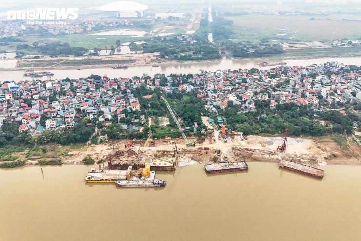 Theo kế hoạch, dự án cầu Tứ Liên được thi công trong thời gian 30 tháng, dự kiến hoàn thành vào năm 2027. Cầu nằm giữa cầu Nhật Tân và cầu Long Biên, kết nối khu vực Tây Hồ với Đông Anh, giữ vai trò quan trọng trong việc hoàn thiện mạng lưới giao thông xuyên sông Hồng theo quy hoạch phát triển giao thông vận tải Hà Nội đến năm 2030, tầm nhìn 2050.