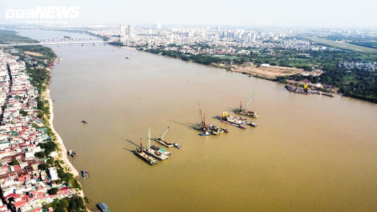 Dự án cầu Trần Hưng Đạo được khởi công ngày 9/10/2025. Công trình dự kiến hoàn thành và đưa vào khai thác trong năm 2027. Cầu Trần Hưng Đạo được đầu tư theo phương thức đối tác công tư (PPP), với tổng mức đầu tư hơn 16.226 tỷ đồng. Trong cơ cấu nguồn vốn, TP Hà Nội thực hiện thanh toán cho nhà đầu tư bằng quỹ đất có giá trị khoảng 8.190 tỷ đồng, phần còn lại sử dụng ngân sách thành phố.