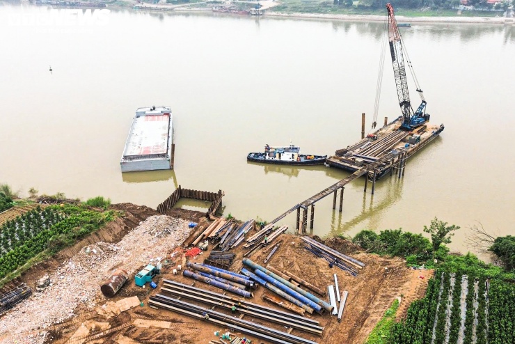 Theo quy hoạch, cầu Mễ Sở có chiều dài khoảng 2,024 km, vượt qua đê Hữu Hồng, sông Hồng và đê Tả Hồng. Điểm đầu của cầu nằm trên địa bàn xã Hồng Vân (Hà Nội), điểm cuối thuộc xã Mễ Sở (tỉnh Hưng Yên), kết nối trực tiếp hai bờ sông Hồng - khu vực có vai trò quan trọng về giao thông và kinh tế.