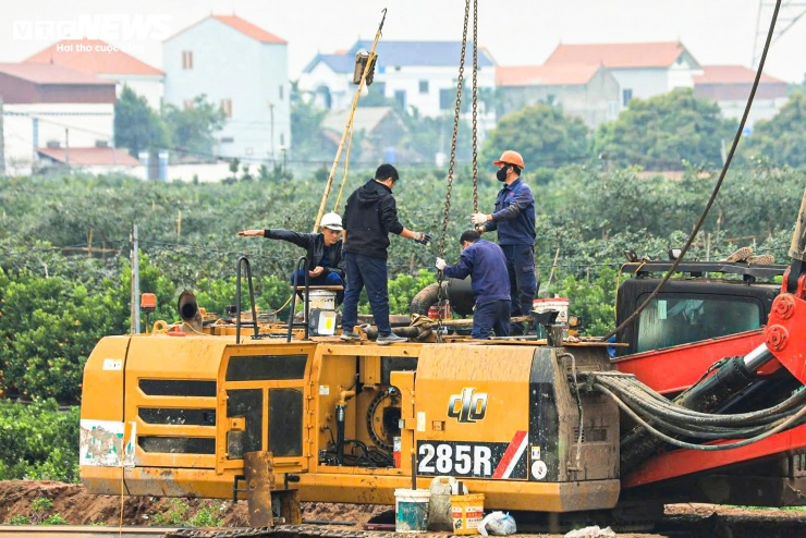 Dự kiến, cầu Mễ Sở sẽ hoàn thành vào năm 2027. Khi đưa vào khai thác, công trình sẽ góp phần rút ngắn thời gian di chuyển giữa Hà Nội với Hưng Yên, Bắc Ninh và các tỉnh lân cận.