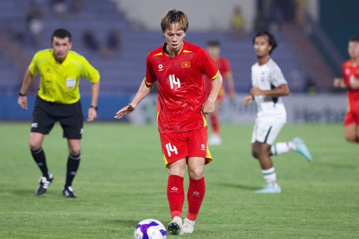 Viktor Lê thi đấu chủ yếu ở vị trí tiền vệ tấn công. Ảnh: Hải Hoàng