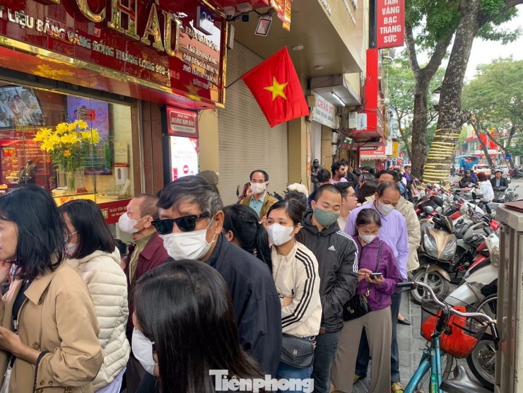 Giá vàng tiếp tục gây bất ngờ? - 1