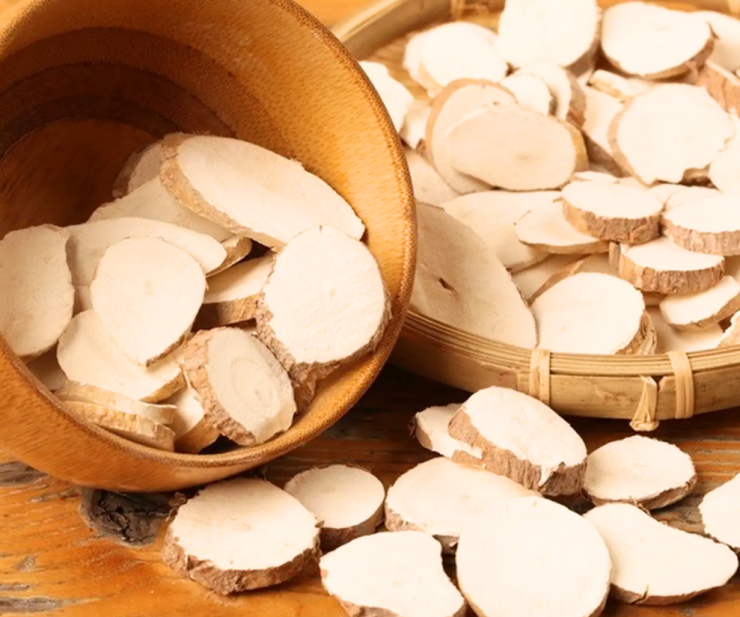 Khoai mài vốn quen thuộc trong đời sống dân gian. Củ khoai mài có ruột trắng, dẻo, vị ngọt bùi, từ lâu đã được dùng làm thực phẩm và vị thuốc dân gian.