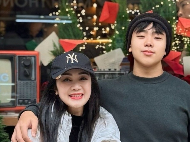 NSND Thu Hà khoe con trai cao lớn, NSND Thanh Lam gây ngỡ ngàng tuổi U60