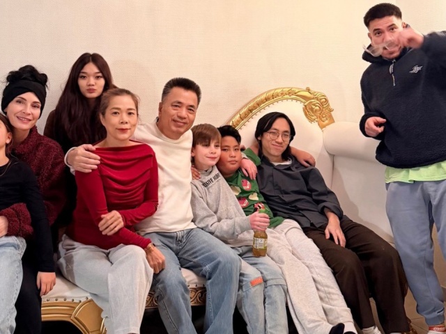 Mỹ Lệ quây quần đại gia đình trong biệt thự 1.400 m2 ở Đức