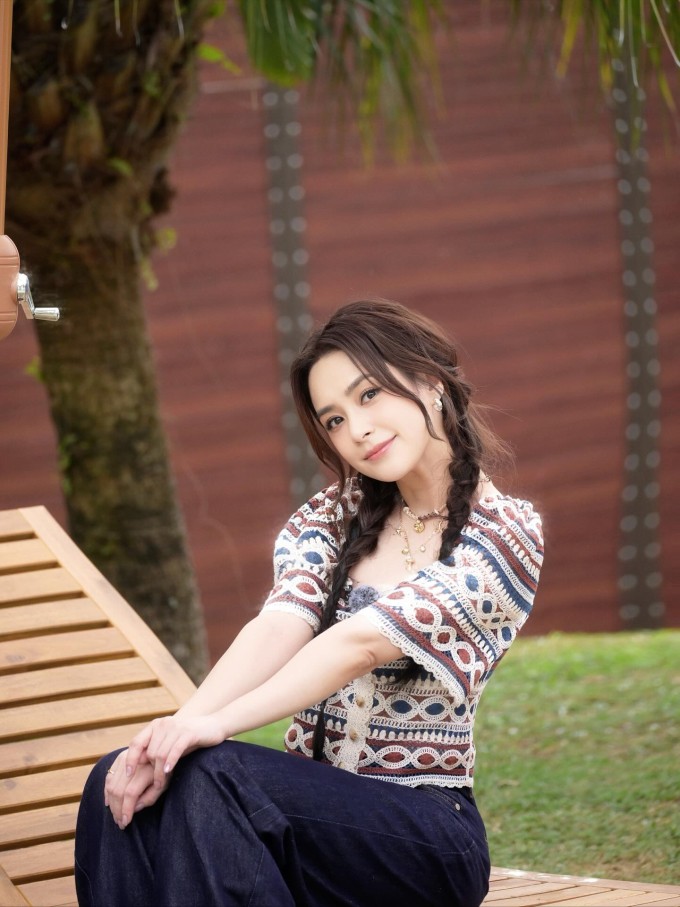 Sắc vóc Chung Hân Đồng ở tuổi tứ tuần.