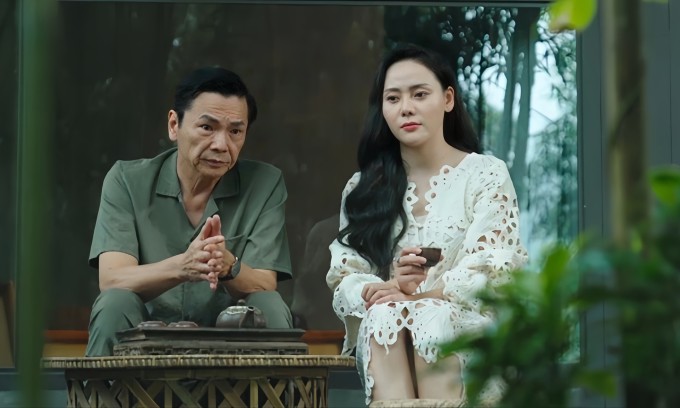 Nhân vật do Nguyễn Huyền Trang thể hiện trong phim 'Lằn ranh' (NSƯT Mai Hiền đạo diễn) là một doanh nhân bản lĩnh, khôn khéo trên thương trường đồng thời là người tình bí mật của một lãnh đạo cấp cao do NSND Trung Anh thủ vai. Nhiều phân đoạn tình cảm của hai nhân vật này thu hút hàng triệu lượt xem trên fanpage của nhà phát hành.